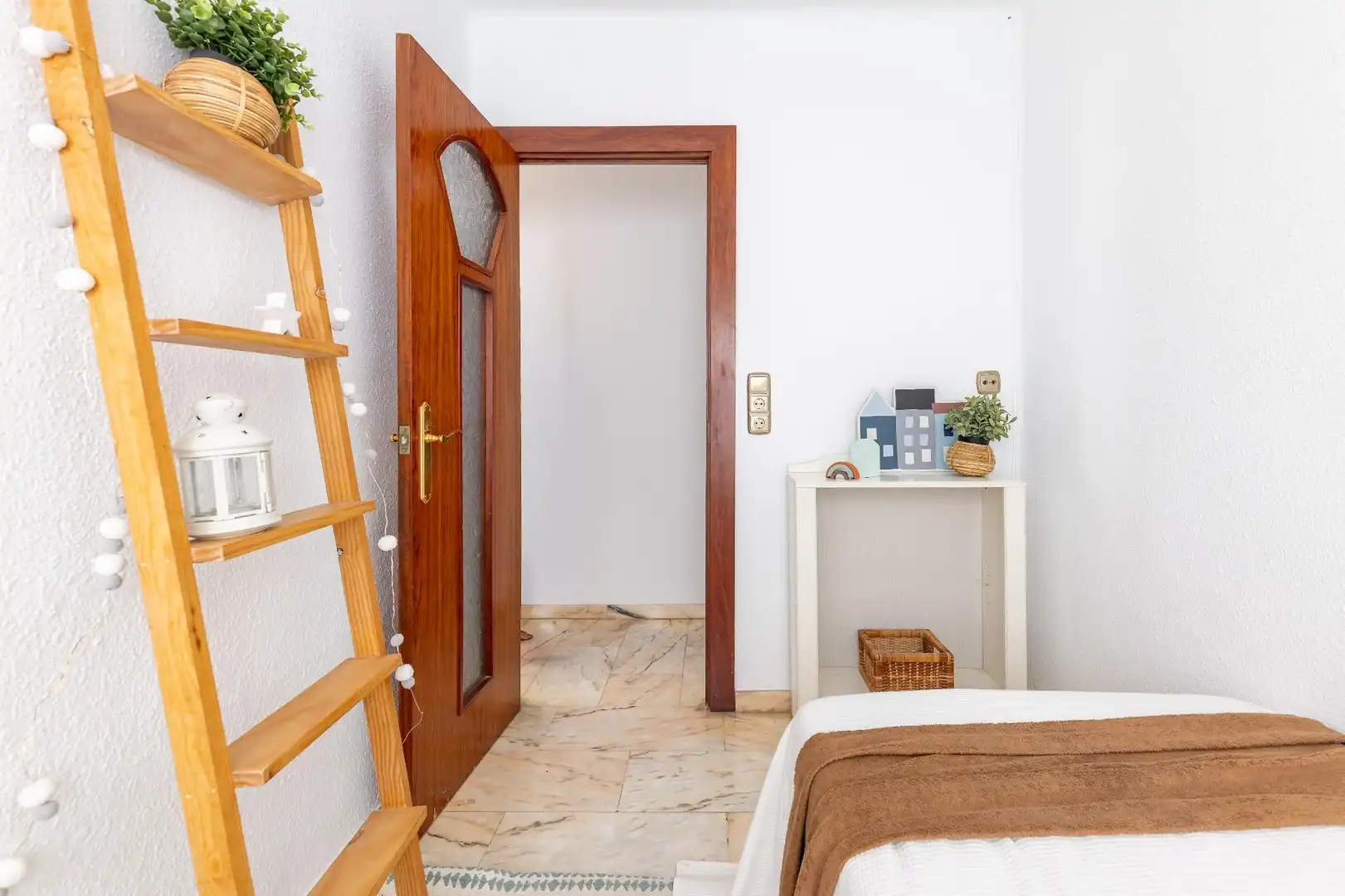 Flat for sale in Valencia  with Air Conditioner