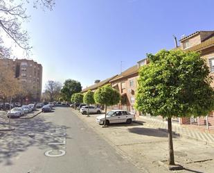 Exterior view of Single-family semi-detached for sale in  Sevilla Capital  with Private garden