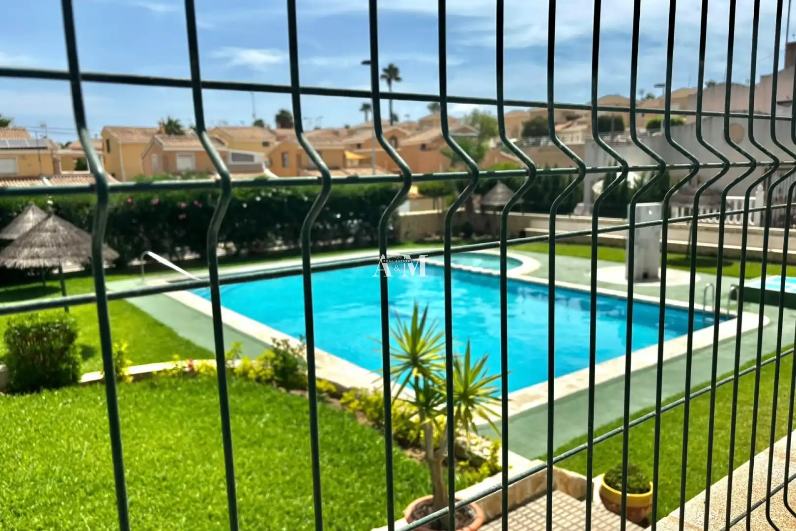 Swimming pool of Houses for rent in Torrevieja  with Air Conditioner, Heating and Private garden