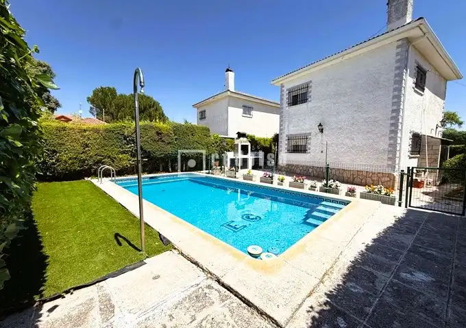 Piscina de Casa o chalet en venta en Trijueque con Calefacción, Terraza y Trastero