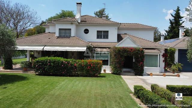 Casa-chalet en Venta en Avenida DE VISLEY en Parque Avenida