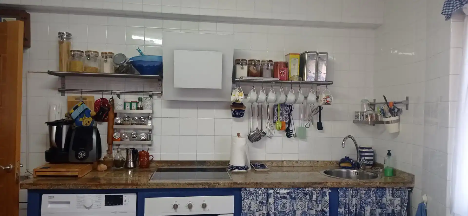Cuina de Àtic per a compartir en Oviedo  amb Parquet, Moblat i Forn