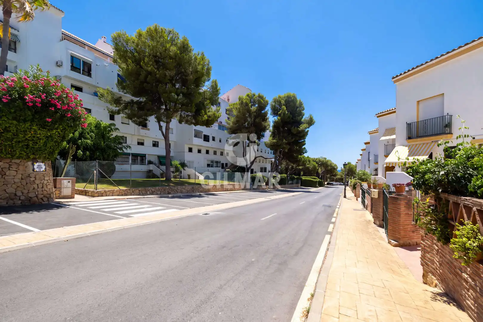 Vista exterior de Dúplex en venda en Estepona amb Calefacció, Traster i Piscina