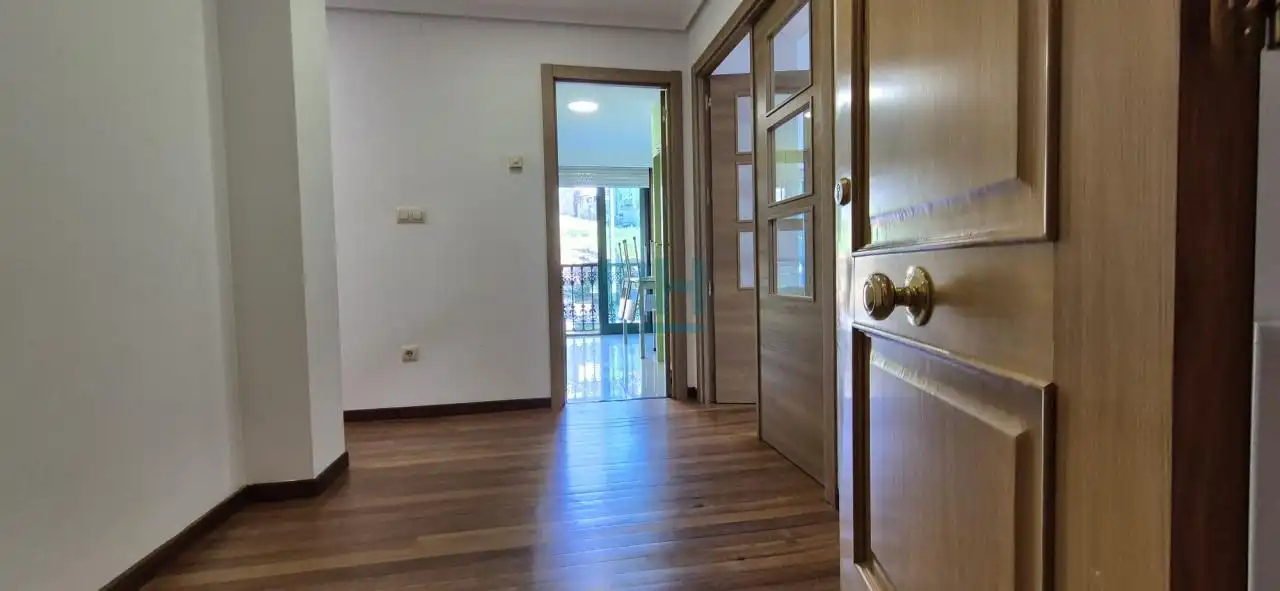 Piso de alquiler en Ourense Capital  con Calefacción, Parquet y Trastero