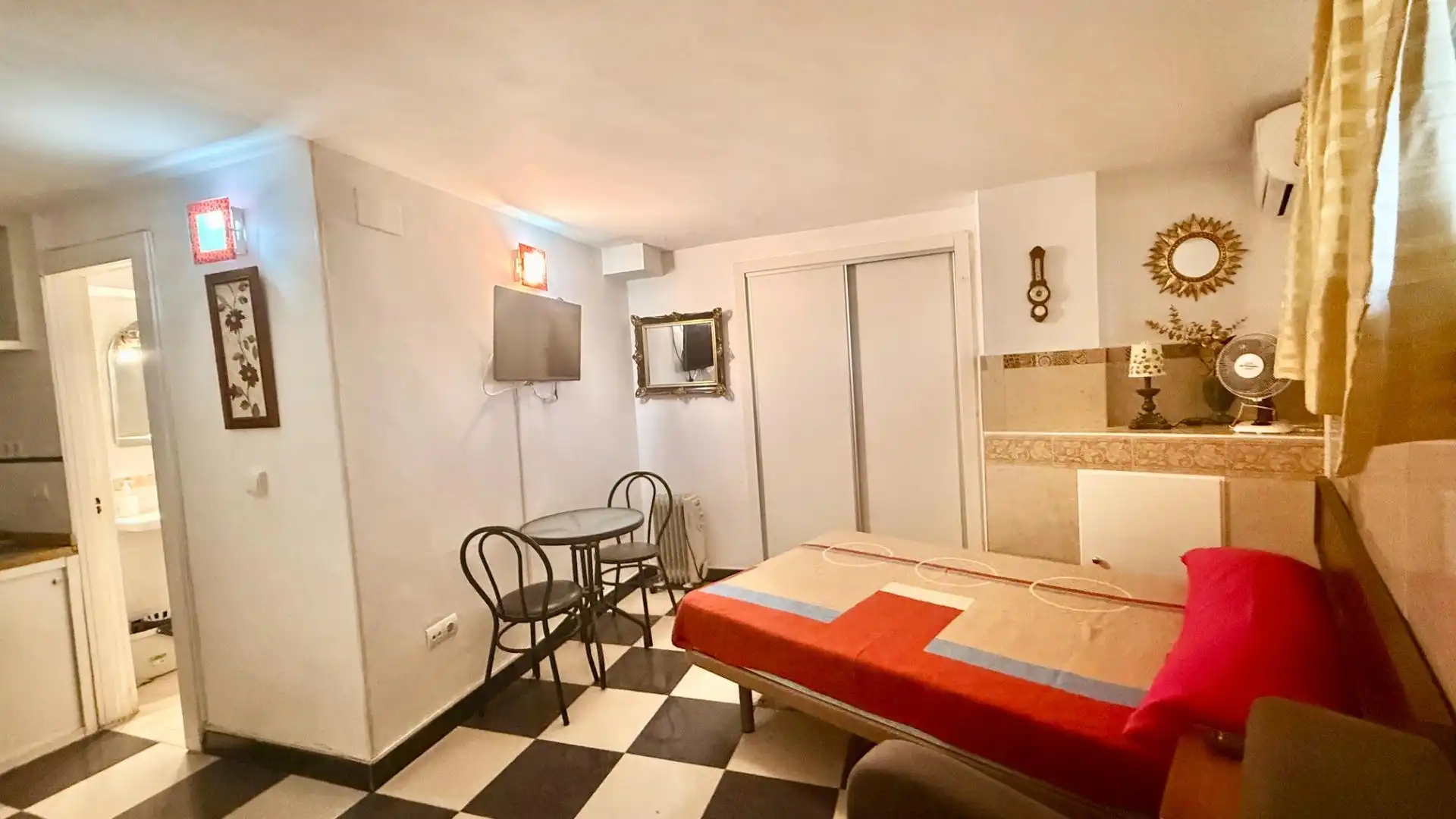 Wohnung zum Verkauf in Torremolinos mit Klimaanlage, Heizung und Privatgarten