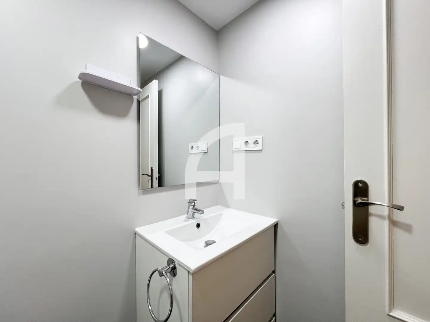 Baño de Piso de alquiler en Madrid con Aire acondicionado, Calefacción y Amueblado