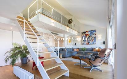 Sala d'estar de Dúplex en venda en  Barcelona Capital amb Aire condicionat, Terrassa i Piscina