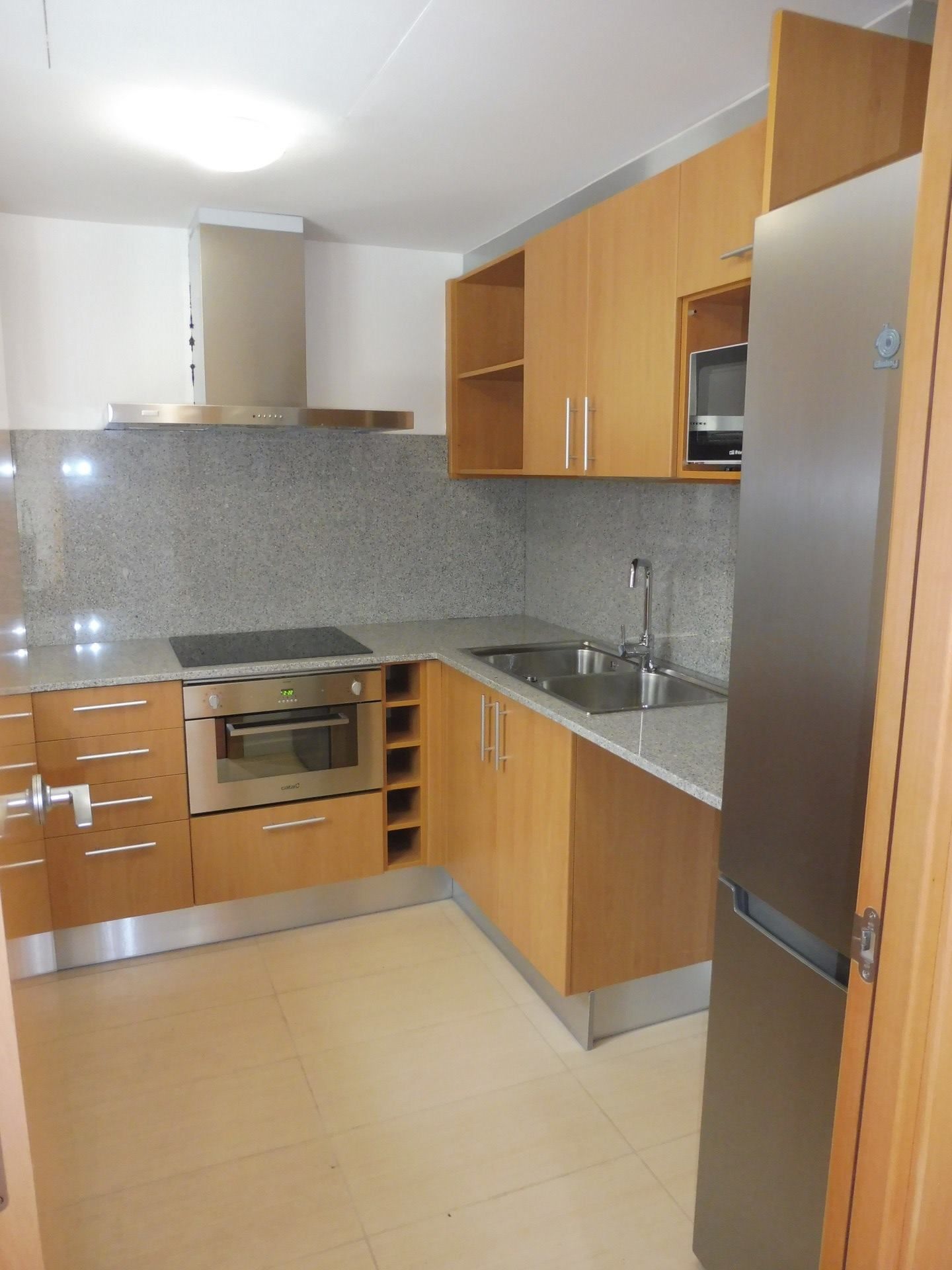 Kitchen of Duplex to rent in Girona Capital  with Heating and Terrace