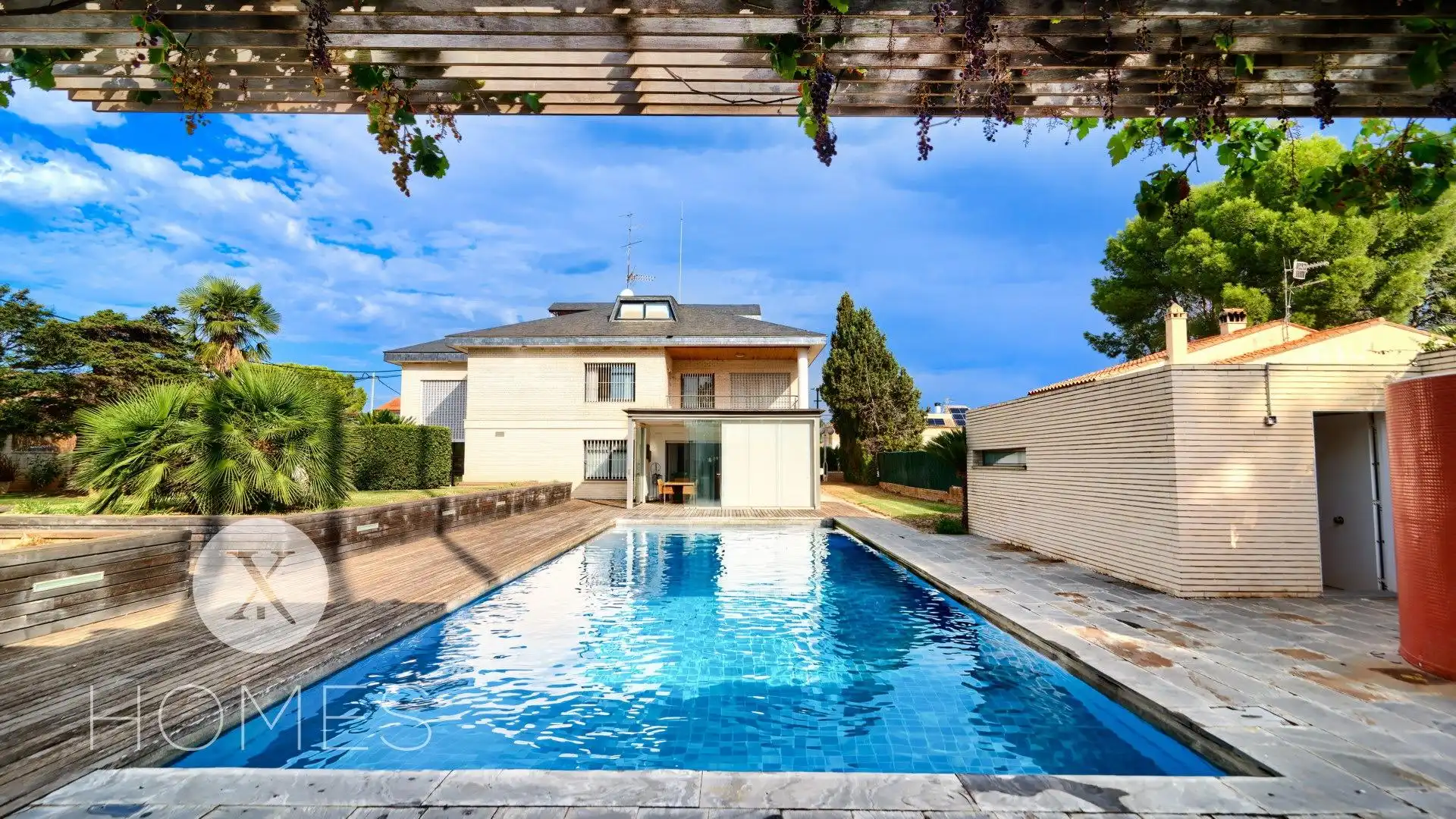 Detached house with pool for sale in Avenida Avenida Buenos Aires