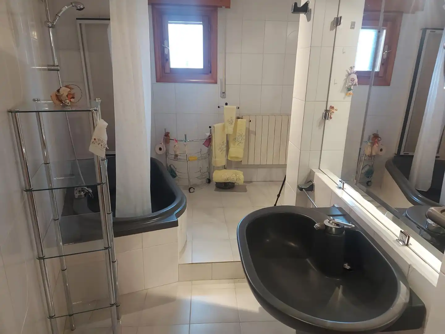 Bany de Casa o xalet en venda en Torrecaballeros amb Calefacció, Jardí privat i Traster