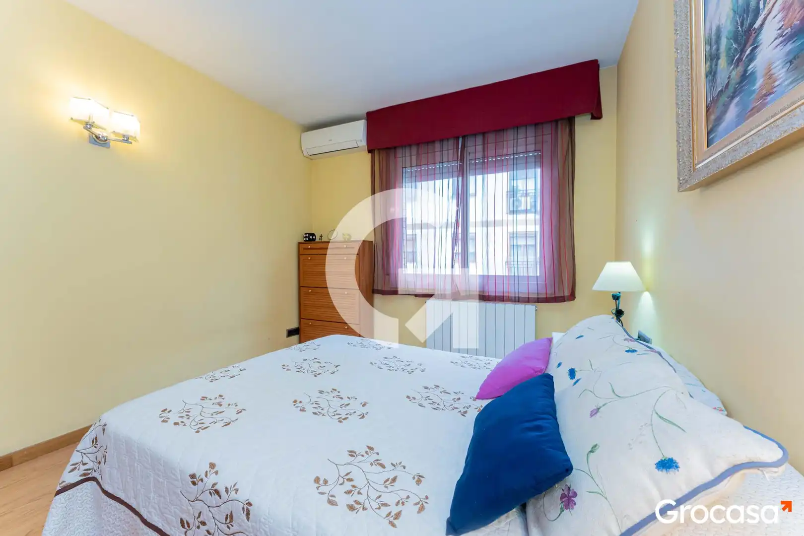 Habitación de Casa adosada en venta en Cornellà de Llobregat con Aire acondicionado, Calefacción y Trastero