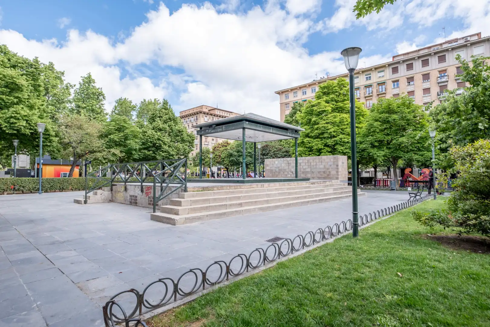 Exterior view of Garage for sale in Zaragoza
