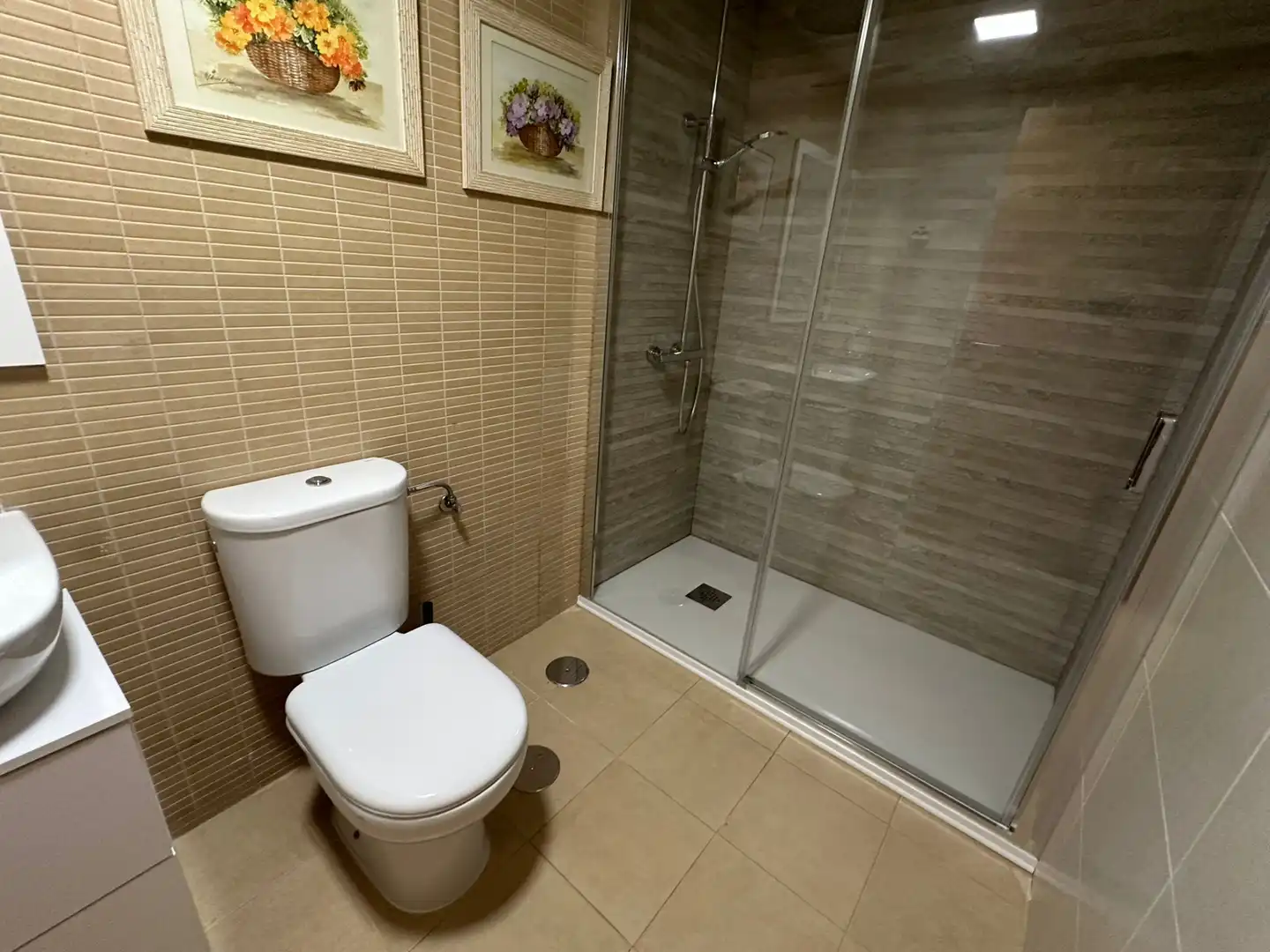 Baño de Estudio de alquiler en Arganda del Rey con Calefacción, Horno y Lavadora