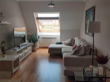 Sala de estar de Piso en venta en Oviedo  con Calefacción, Parquet y Trastero