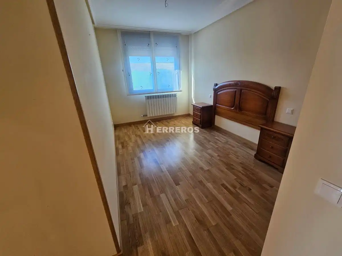 Dormitori de Pis en venda en  Logroño amb Calefacció, Parquet i Traster