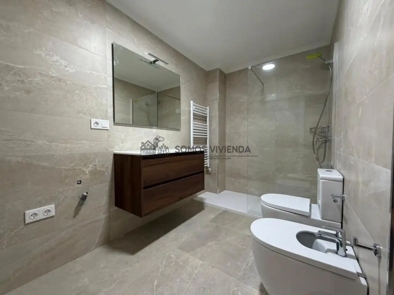 Baño de Apartamento de alquiler en Ourense Capital  con Calefacción y Balcón