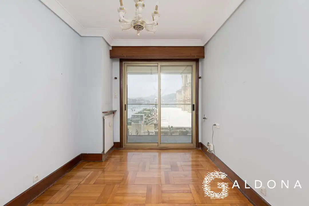 Sala de estar de Piso en venta en Donostia - San Sebastián  con Calefacción, Terraza y Balcón