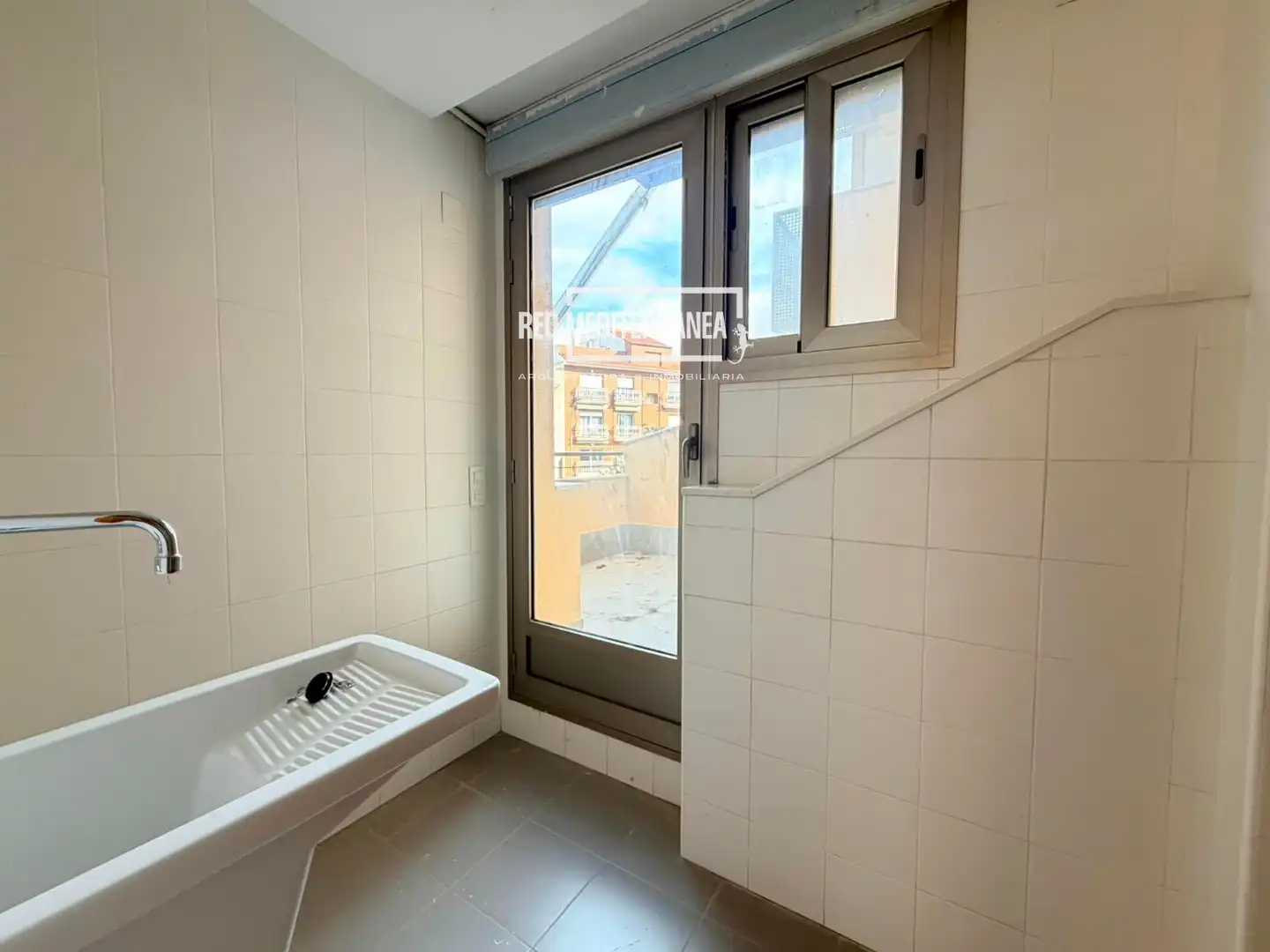 Baño de Piso en venta en Gandia con Aire acondicionado, Piscina y Piscina comunitaria