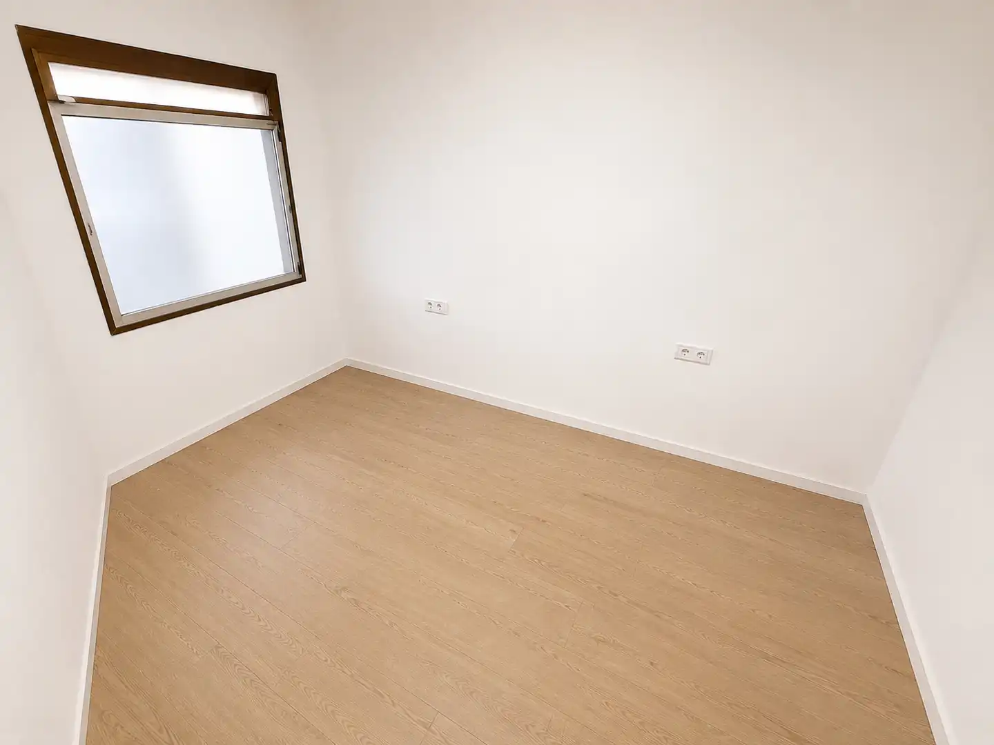 Dormitori de Pis en venda en Santa Coloma de Gramenet amb Parquet i Terrassa