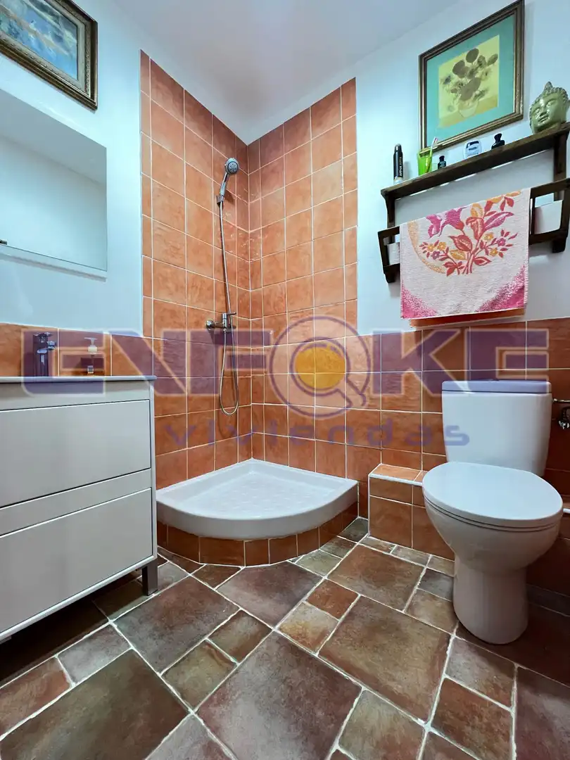 Badezimmer von Einfamilien-Reihenhaus zum Verkauf in Moratilla de los Meleros mit Heizung, Parkett und Möbliert