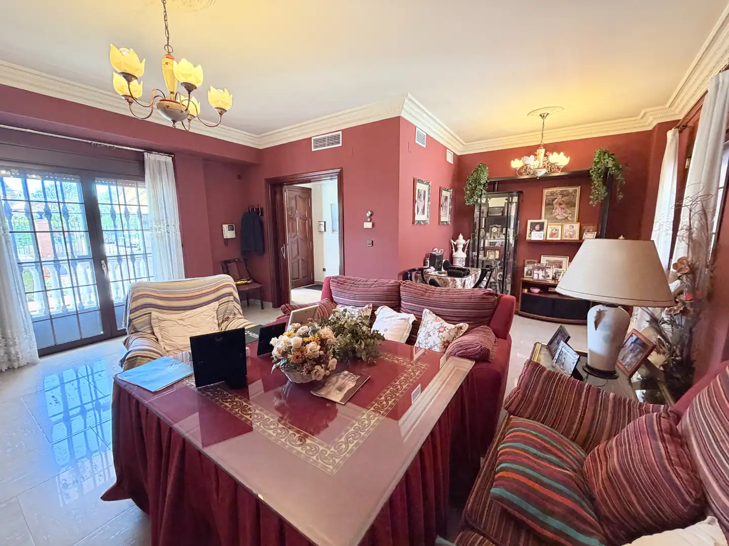 Sala d'estar de Casa o xalet en venda en Bormujos amb Aire condicionat, Jardí privat i Terrassa