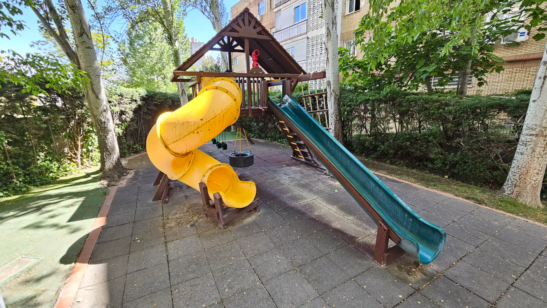 Parking de Piso en venta en Madrid con Aire acondicionado, Calefacción y Jardín privado