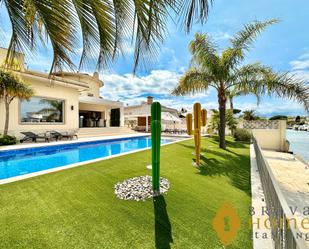 Swimming pool of House or chalet for sale in Empuriabrava  with Air Conditioner, Terrace and Swimming Pool