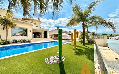 Swimming pool of House or chalet for sale in Empuriabrava  with Air Conditioner, Terrace and Swimming Pool