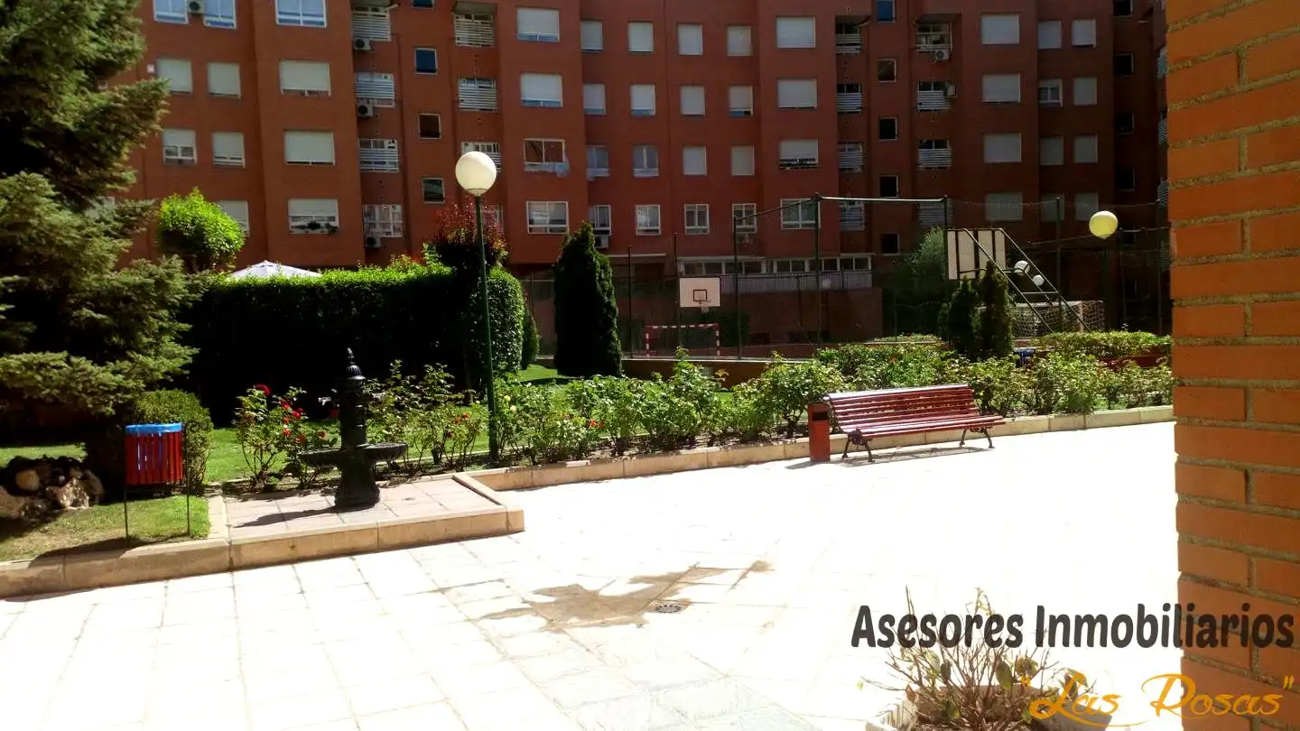 Vista exterior de Piso en venta en Madrid con Aire acondicionado, Calefacción y Trastero