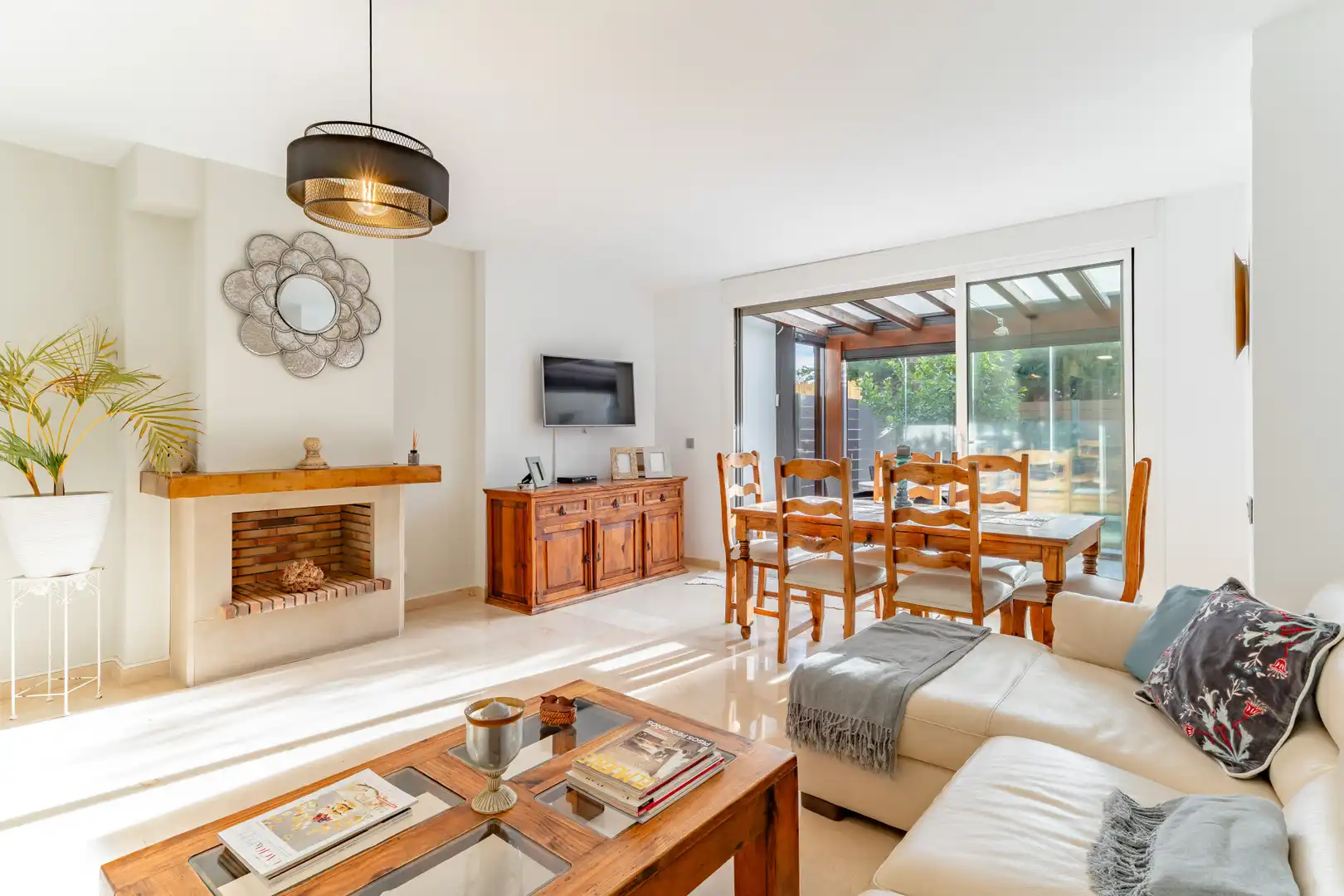 Living room of Detached homes for sale in Benalmádena  with Air Conditioner, Private garden and Terrace