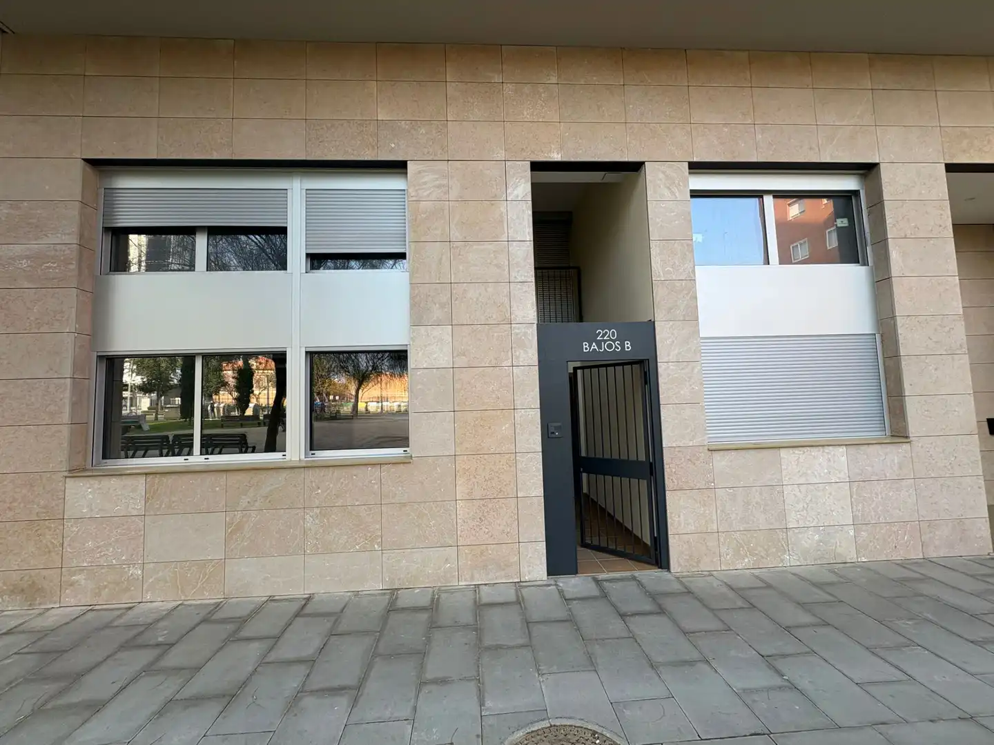 Vista exterior de Dúplex en venda en Cornellà de Llobregat amb Aire condicionat, Calefacció i Parquet