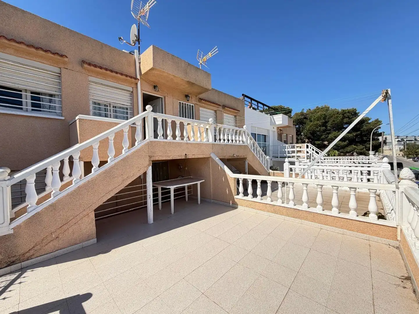 Vista exterior de Casa adosada en venda en Santa Pola amb Aire condicionat, Calefacció i Terrassa