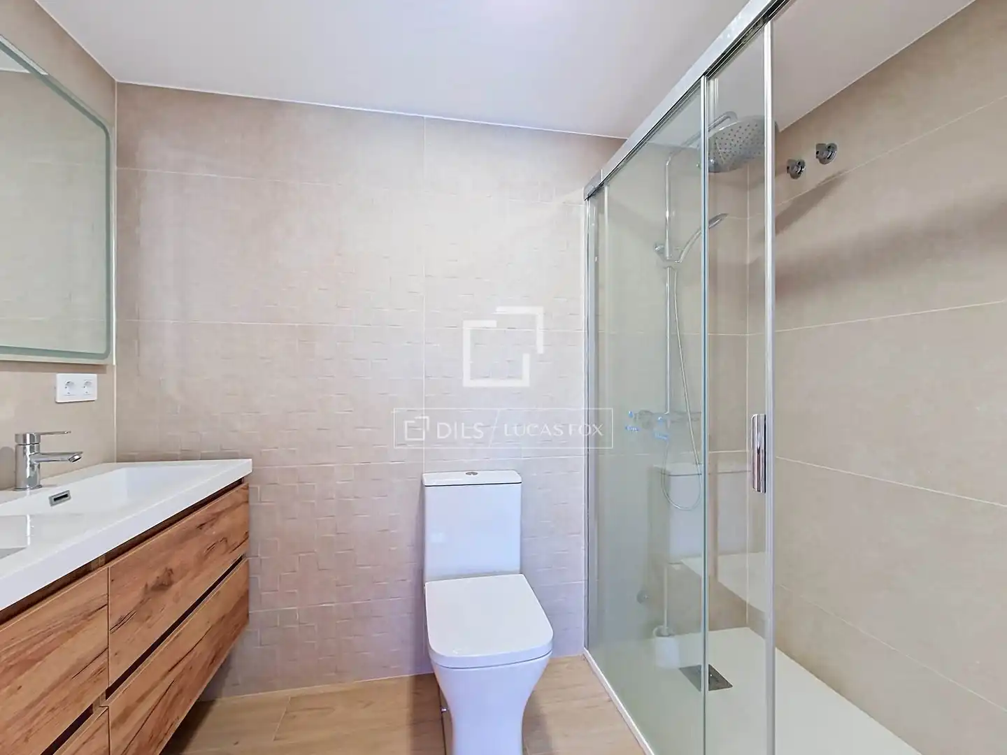 Bany de Casa o xalet en venda en Vilanova i la Geltrú amb Aire condicionat, Calefacció i Terrassa
