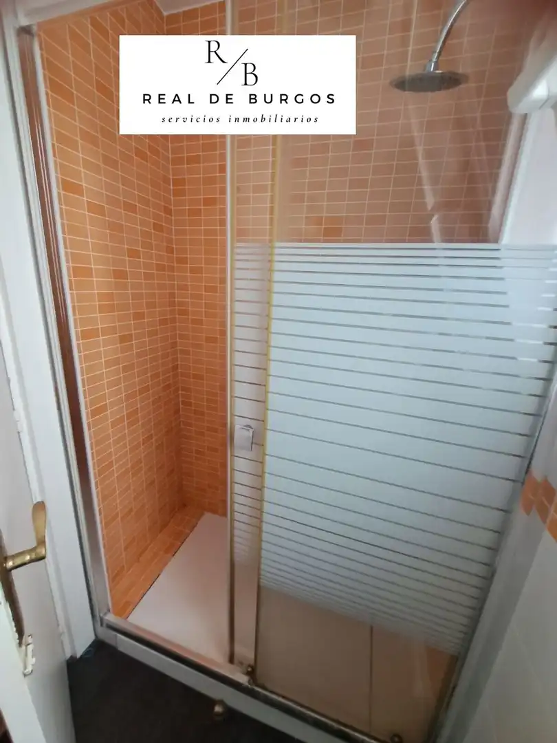 Baño de Piso de alquiler en Valladolid con Calefacción, Terraza y Amueblado