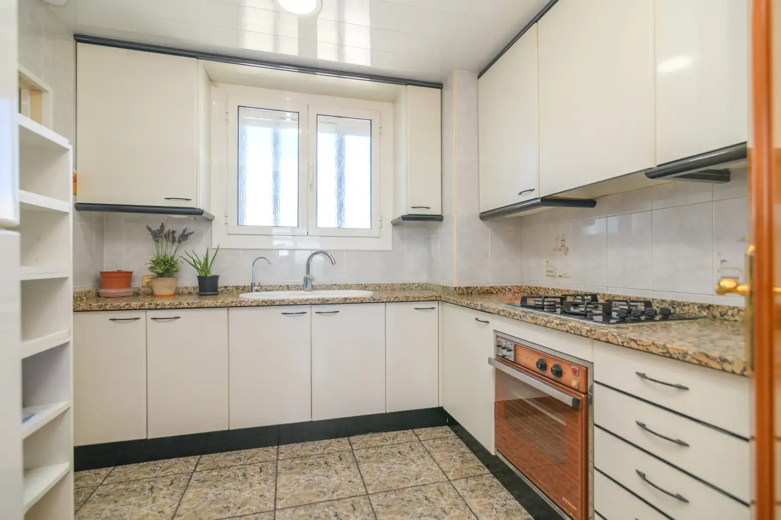 Kitchen of Flat for sale in Cornellà de Llobregat  with Air Conditioner, Heating and Storage room