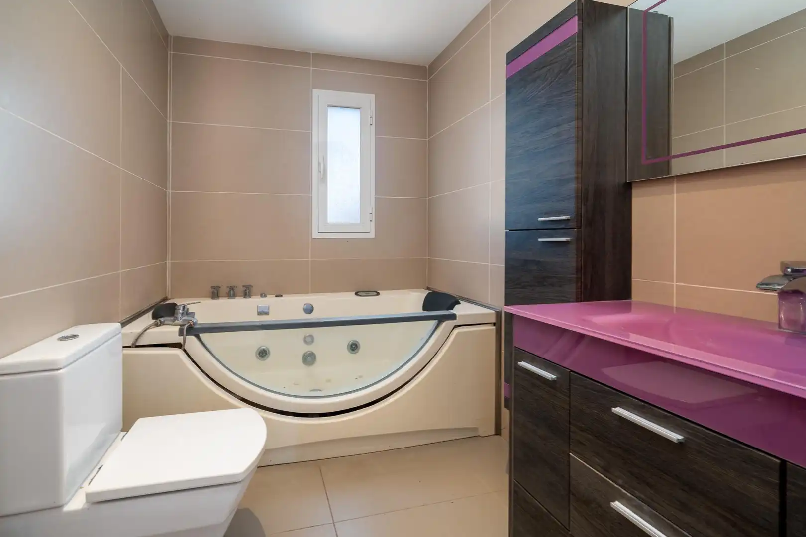 Badezimmer von Einfamilien-Reihenhaus zum Verkauf in Felanitx mit Klimaanlage, Terrasse und Abstellraum
