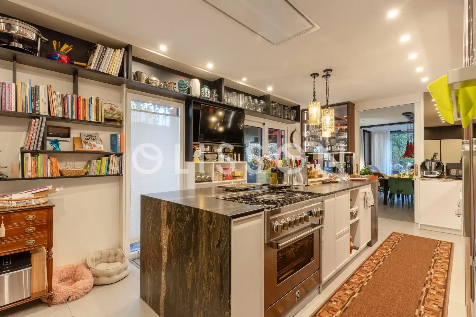 Cocina de Casa o chalet en venta en Madrid con Aire acondicionado, Calefacción y Jardín privado