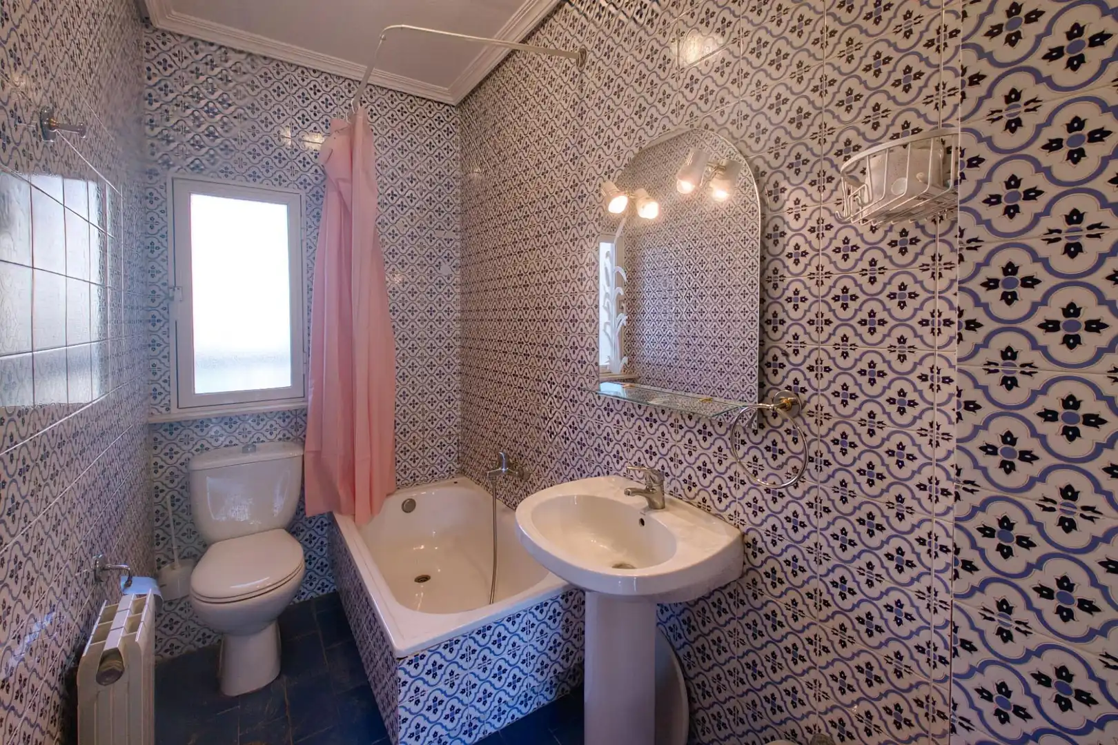 Bathroom of Flat for sale in Jaén