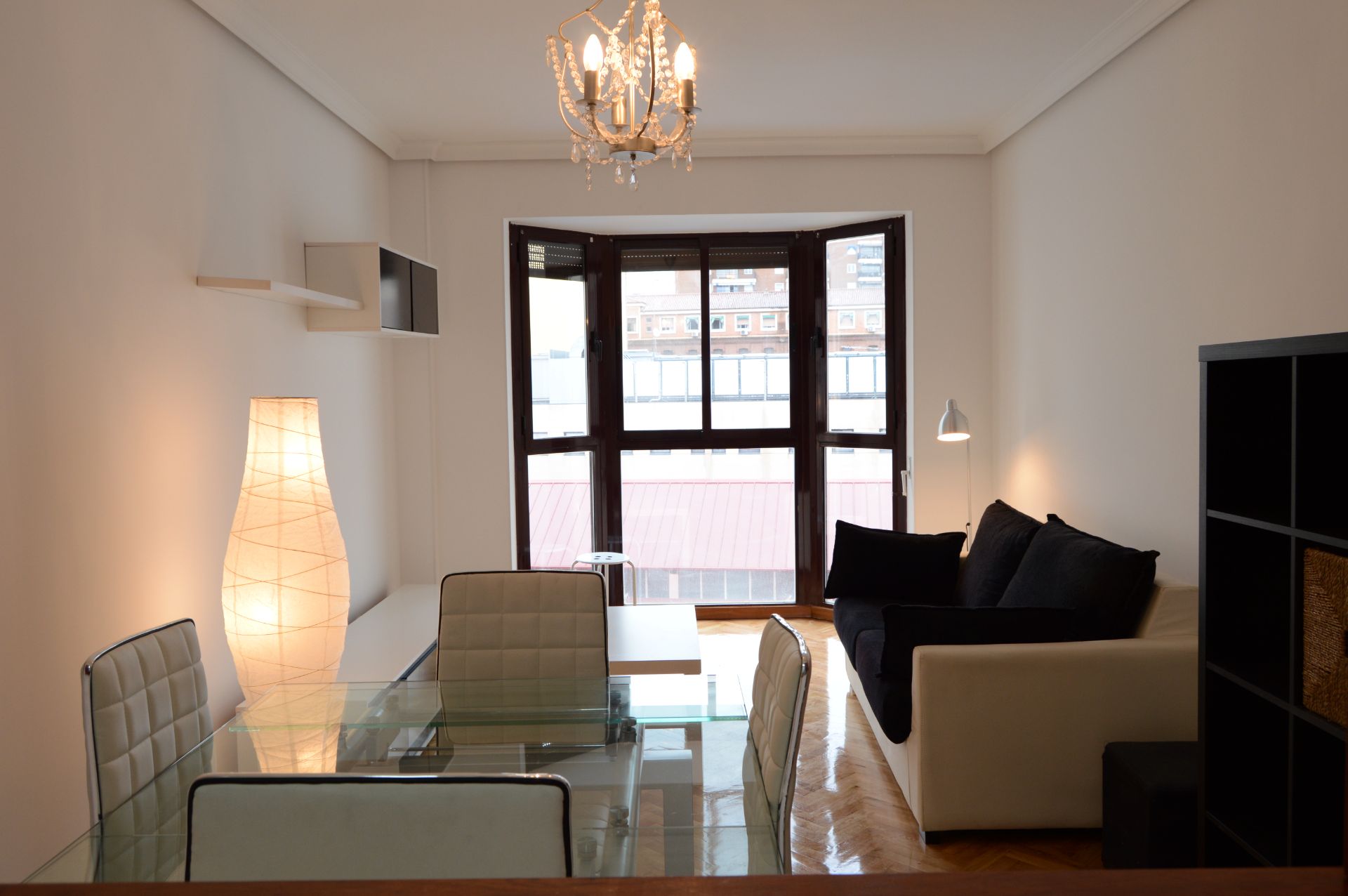 Living room of Flat to rent in  Madrid Capital  with Air Conditioner, Heating and Parquet flooring