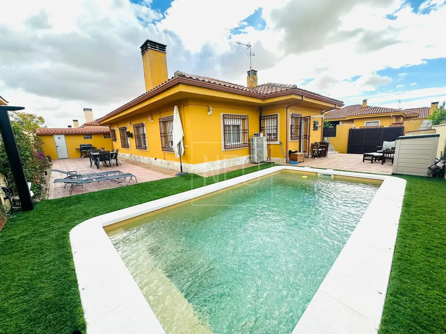 Exterior view of Houses for sale in Carranque  with Air Conditioner, Private garden and Terrace