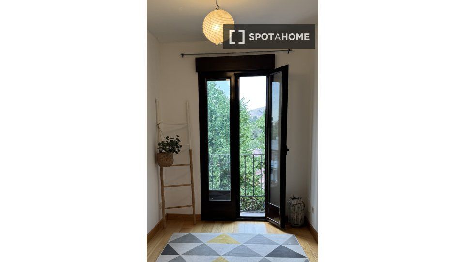 Exterior view of Flat to rent in Real Sitio de San Ildefonso  with Air Conditioner, Heating and Furnished