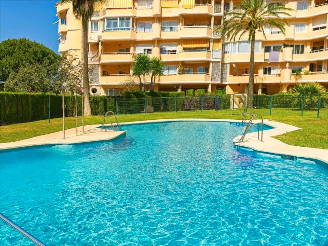 Swimming pool of Flat to rent in Estepona  with Air Conditioner, Terrace and Furnished