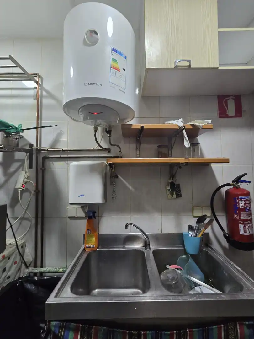 Cocina de Local en venta en San Sebastián de los Reyes con Aire acondicionado, Calefacción y Amueblado