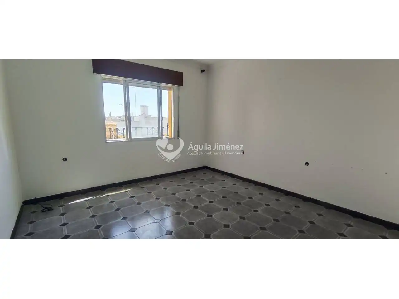 Habitación de Casa adosada en venta en Alcalá de Guadaira con Calefacción, Terraza y Piscina