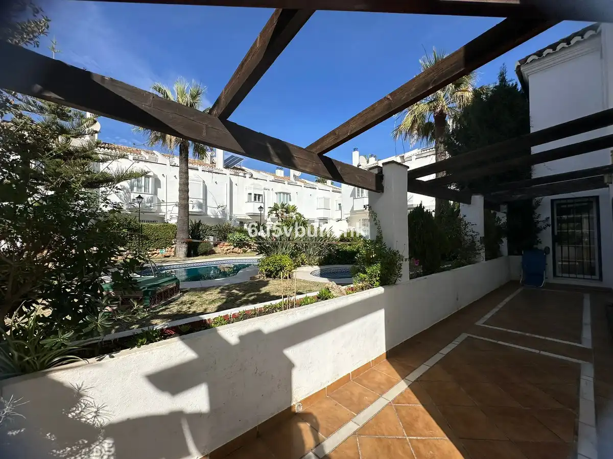 Jardí de Casa adosada de lloguer en Marbella amb Aire condicionat, Jardí privat i Piscina