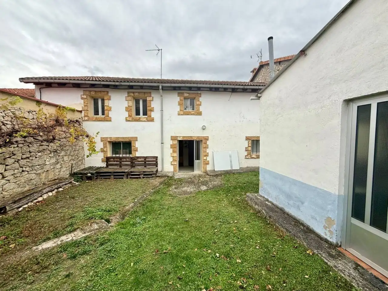 Vista exterior de Casa o chalet en venta en Villarcayo de Merindad de Castilla la Vieja con Calefacción y Jardín privado
