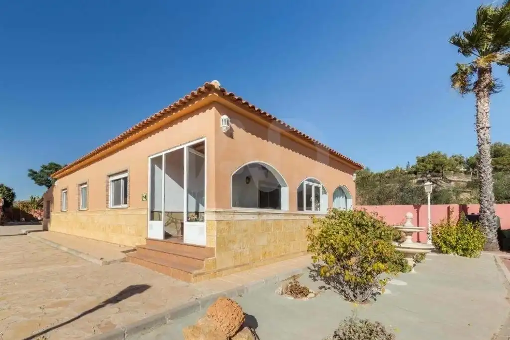 Vista exterior de Casa o xalet en venda en Murcia amb Aire condicionat, Terrassa i Piscina