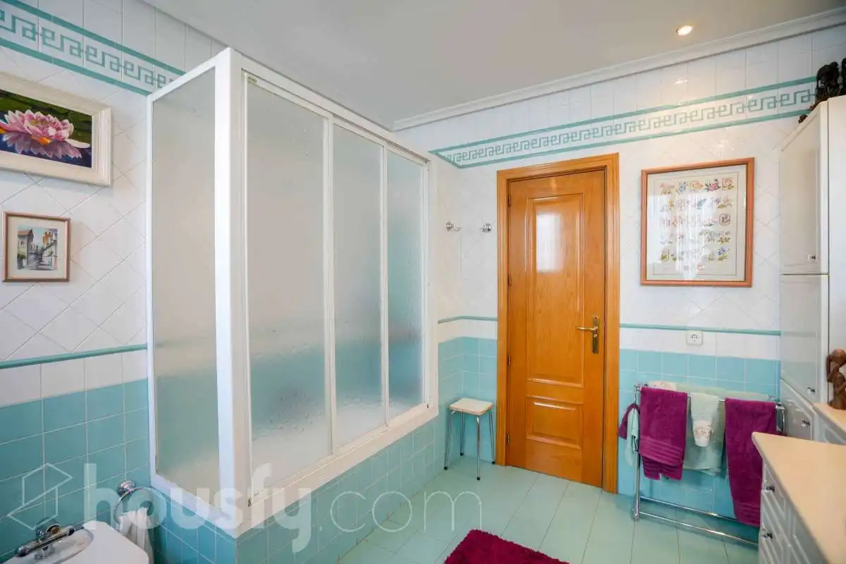 Baño de Ático en venta en Madrid con Aire acondicionado, Calefacción y Parquet