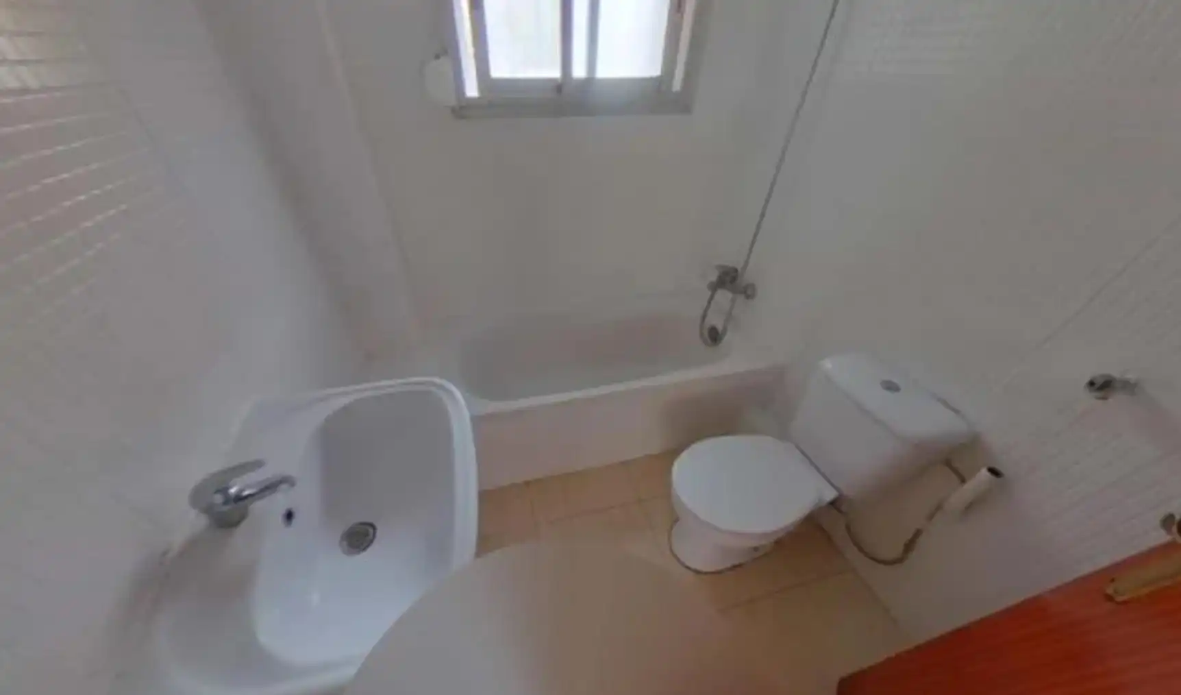 Badezimmer von Wohnungen zum Verkauf in Terrassa