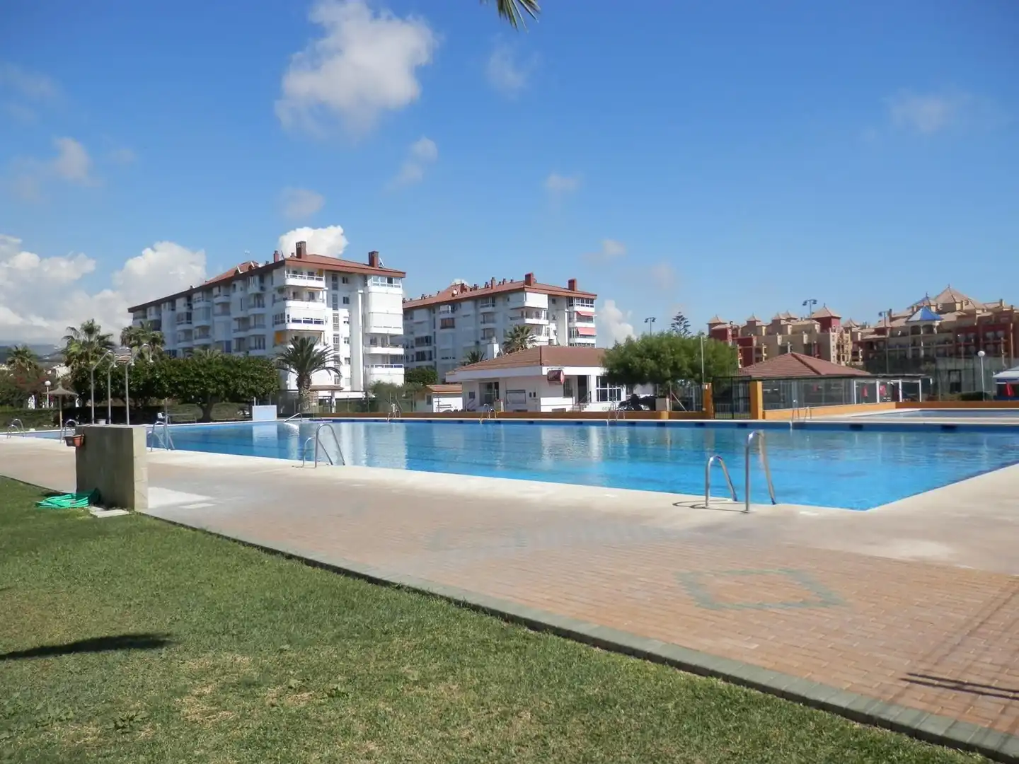 Schwimmbecken von Wohnungen zur Miete in Torrox mit Klimaanlage, Heizung und Terrasse
